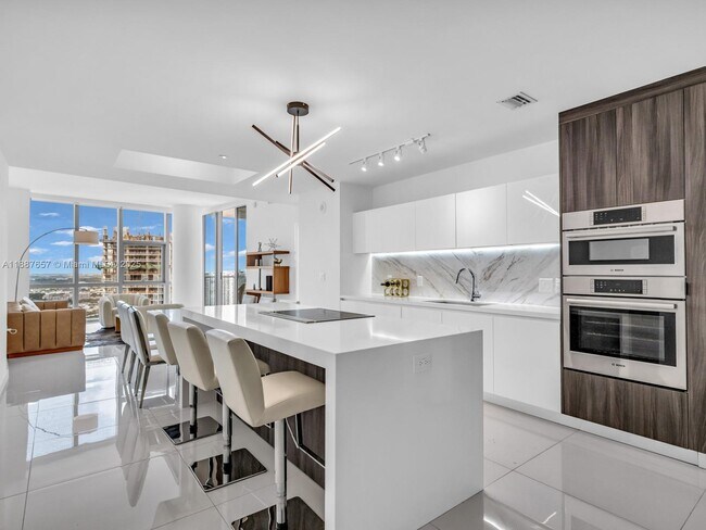 Building Photo - 851 NE 1st Ave