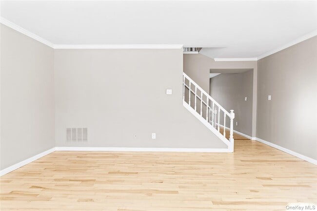 Building Photo - 10 Bartlett Commons