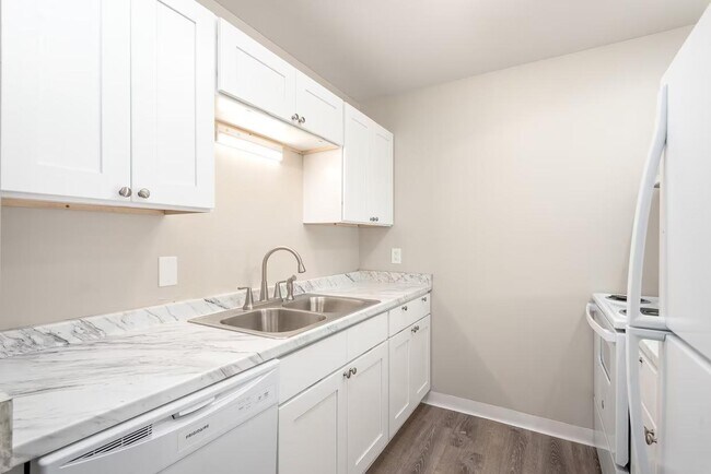 Building Photo - Everett Apartments - 119-07