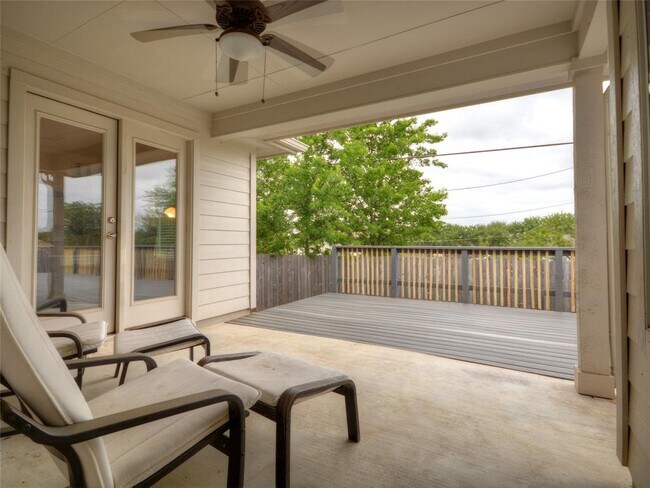 Building Photo - 219 Valley Oaks Loop