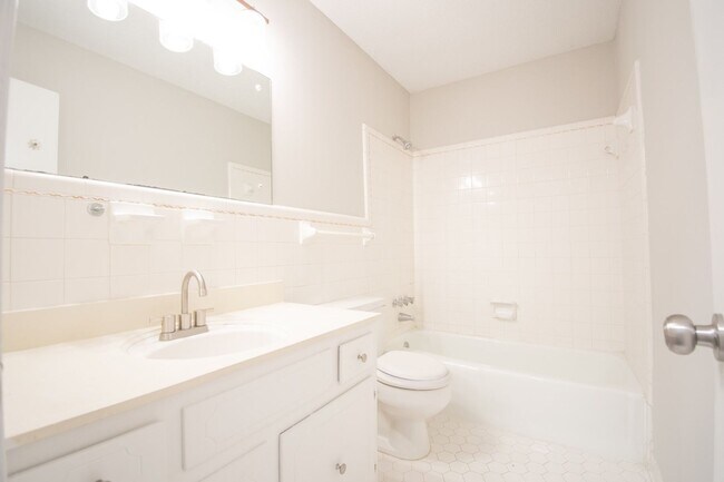 Building Photo - Renovated 3BR/2B home in 38134