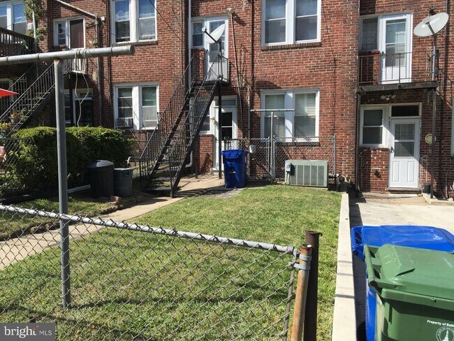 Building Photo - 2477 W Cold Spring Ln
