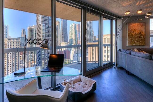 Building Photo - 530 N State St