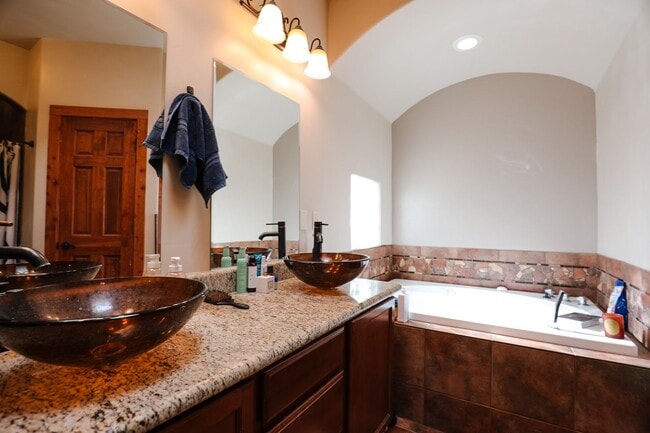 Building Photo - Roomy 4 bedroom Home with Solar Panels