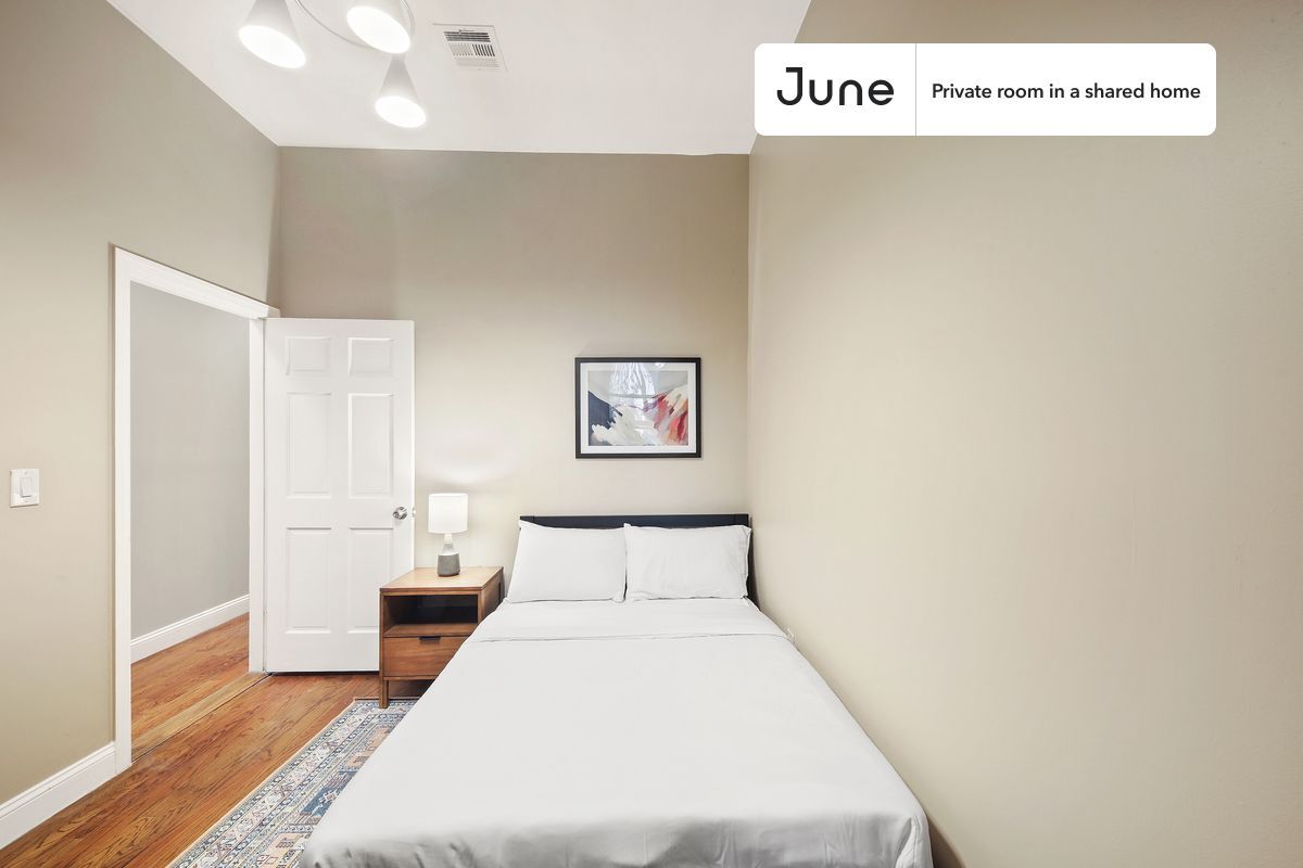 Building Photo - Room in Shared 4 bed/1 bath home