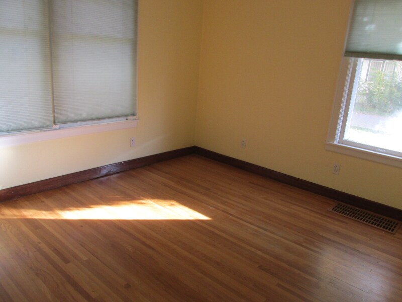 Building Photo - 2618 3rd Ave N