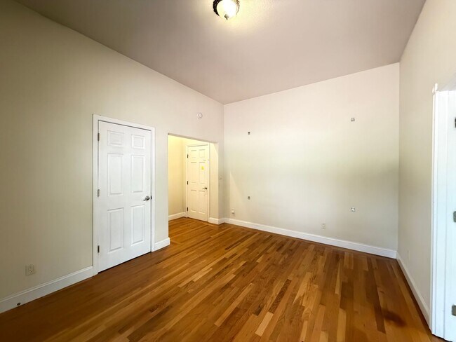 Building Photo - 738 Palmera Ct