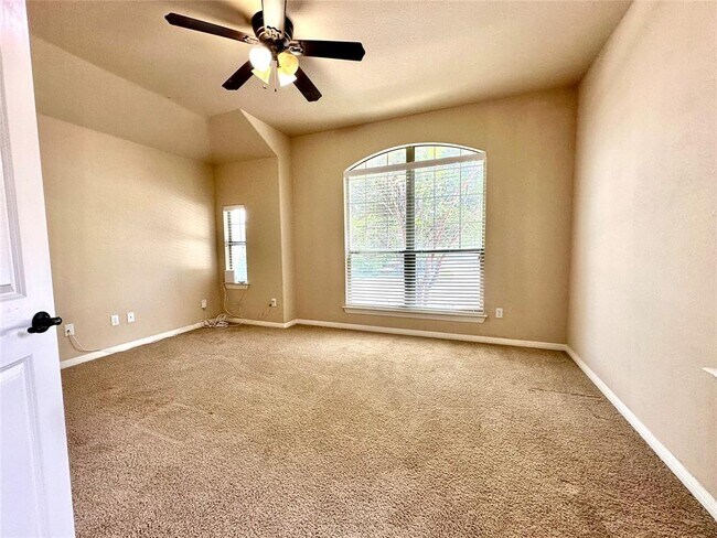 Building Photo - 512 Brown Juniper Way