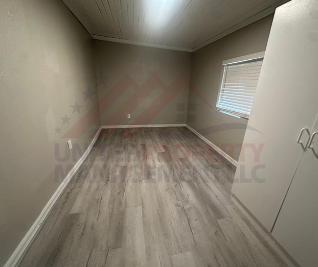 Building Photo - 3 bedroom, 2 bathroom home on large lot close to High School