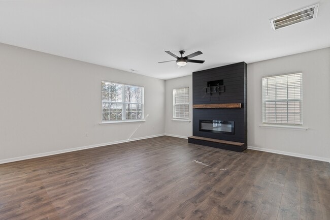 Building Photo - 49 River Bank Rd