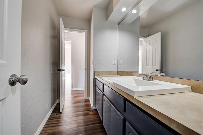 Building Photo - 1011 W Gemini Rd