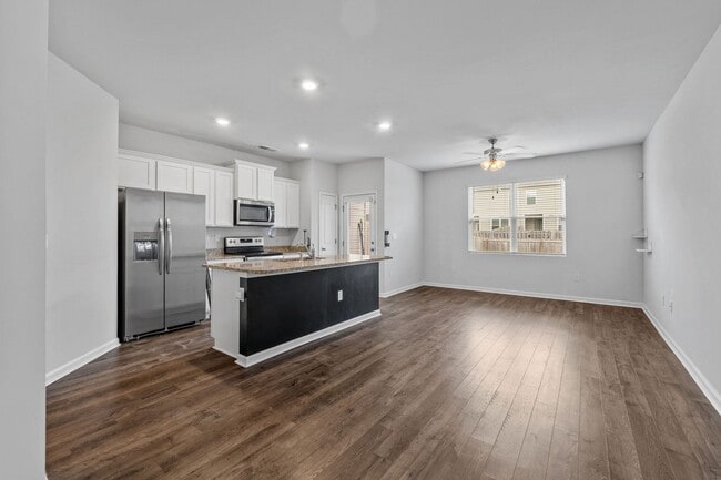 Building Photo - 4343 Newland St