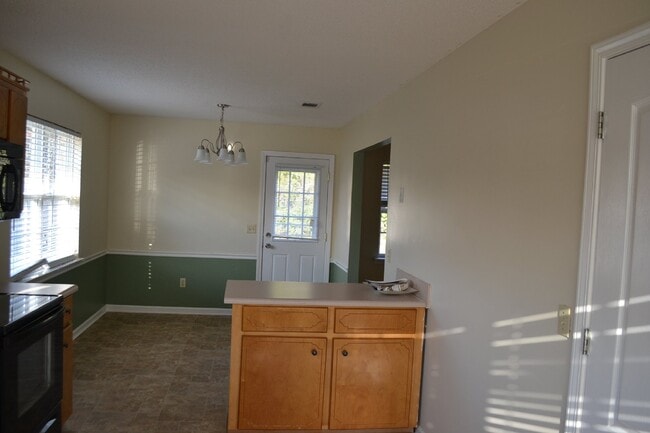 Building Photo - Home For Rent