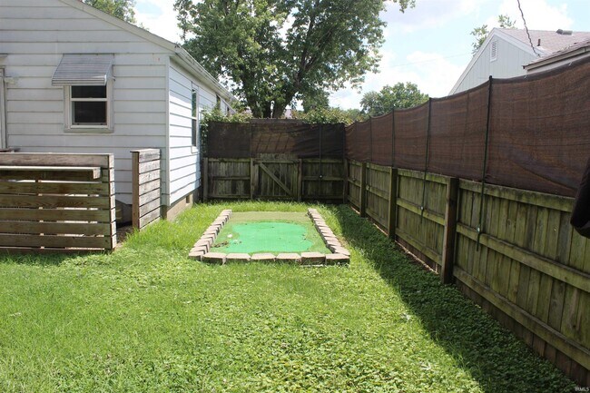 Building Photo - 2300 Haven Dr