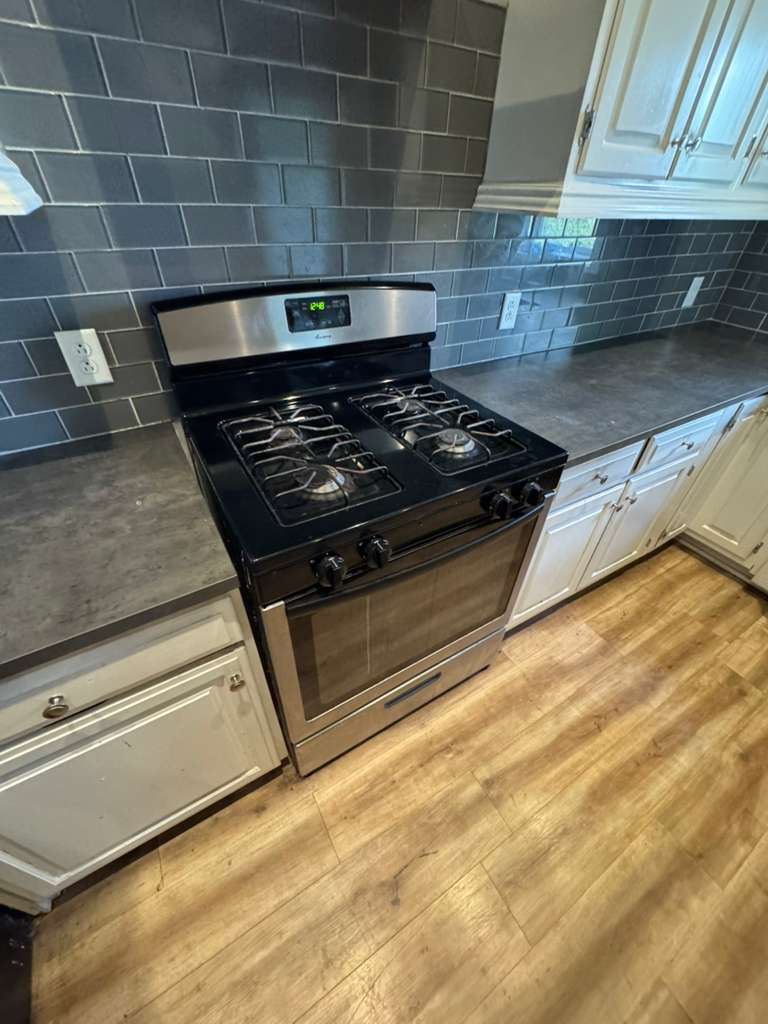 Building Photo - 1948 Broadway Ave