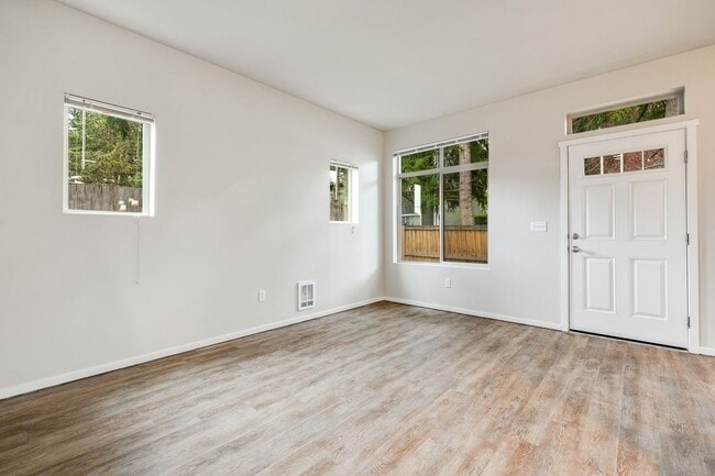 Building Photo - Pinnacle Townhomes