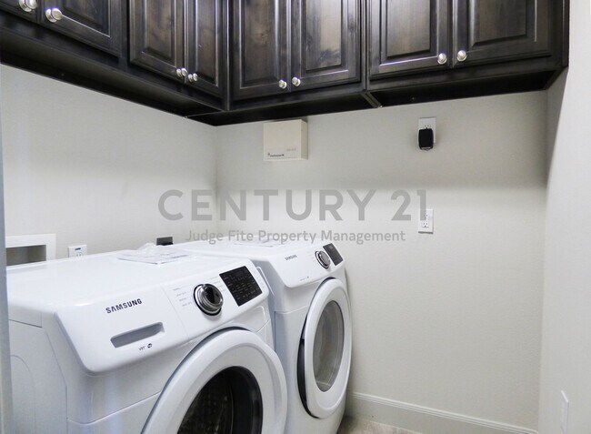 Building Photo - Beautiful 2/2.5 in Carrollton-Farmers Branch ISD For Rent!