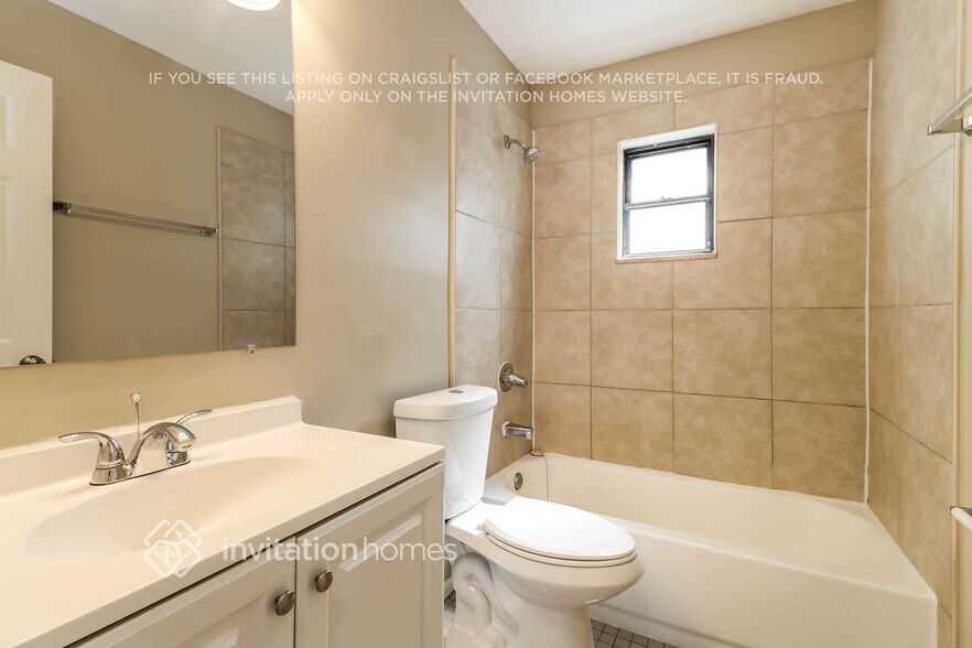 Building Photo - 14775 Mockingbird Ln E