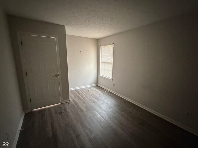 Building Photo - 411 Garden Grace Dr