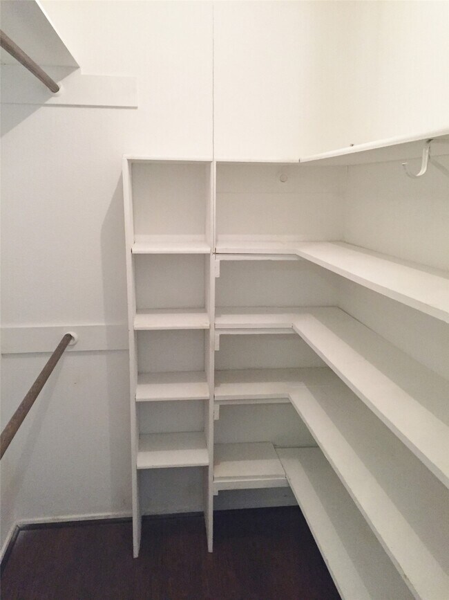 Building Photo - 22815 Merrymount Dr
