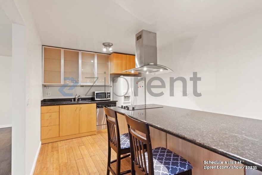 Building Photo - 2470 Poett Ln