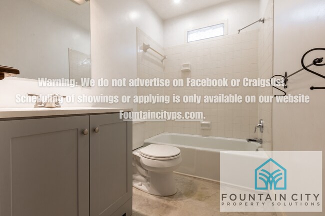 Building Photo - 807 Laurel Ave