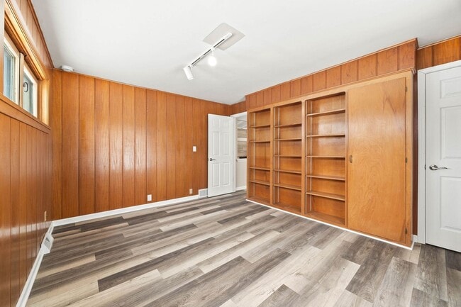 Building Photo - 246 Miller Ave