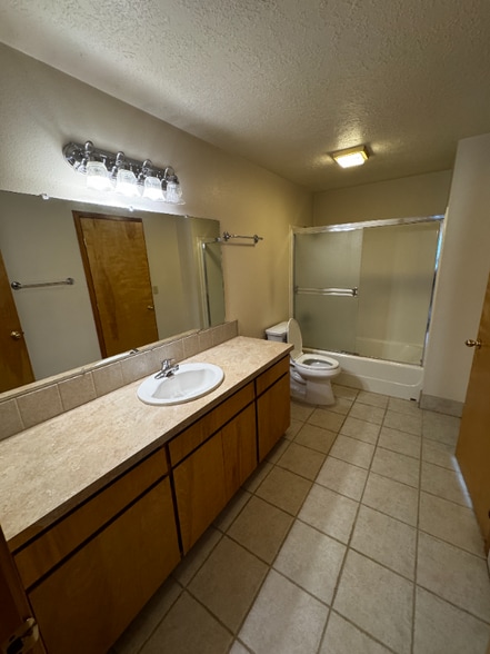 Building Photo - 850-860 Shaff Rd SE