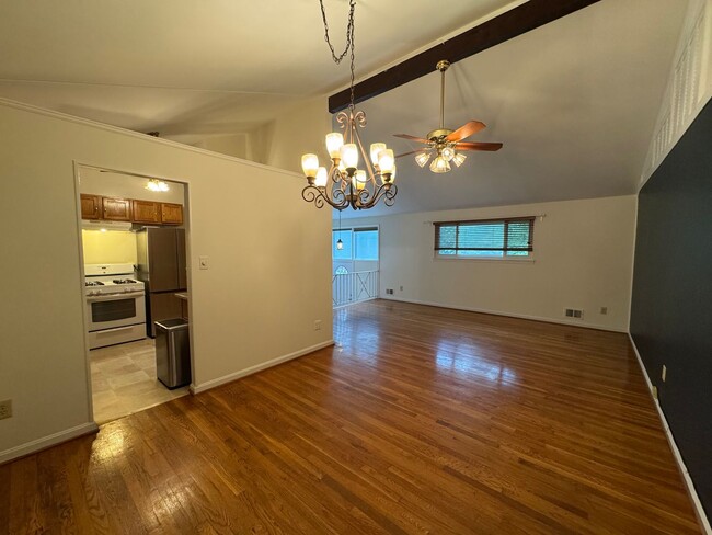 Building Photo - Gorgeous 4 Bed 3 Bath Home Sitting On Spac...