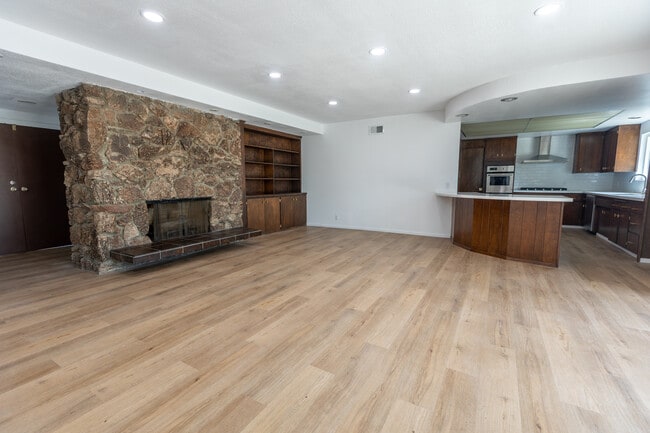 Building Photo - 1855 Alpha St