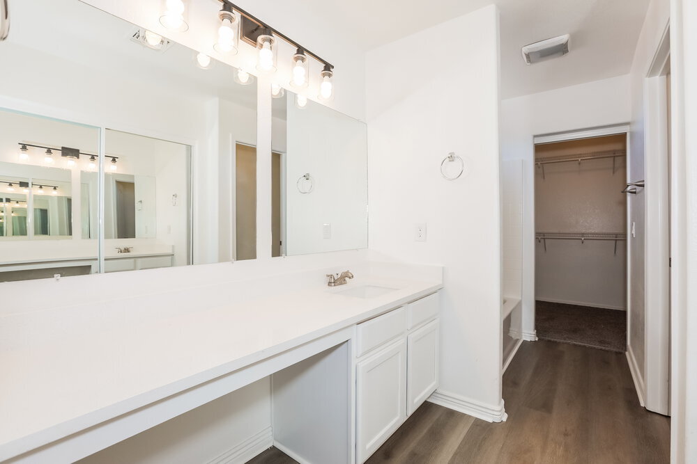 Building Photo - 1130 E Coppola St