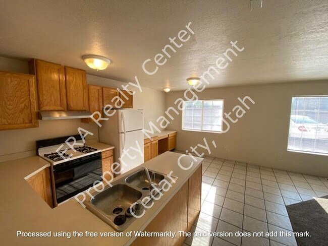 Building Photo - 330 N 900 W