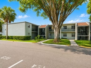 Building Photo - 2812 Somerset Park Dr