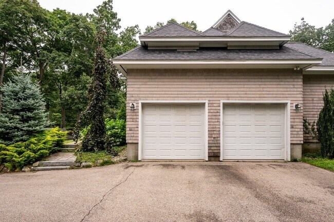 Building Photo - 61 Norwood Farms Rd