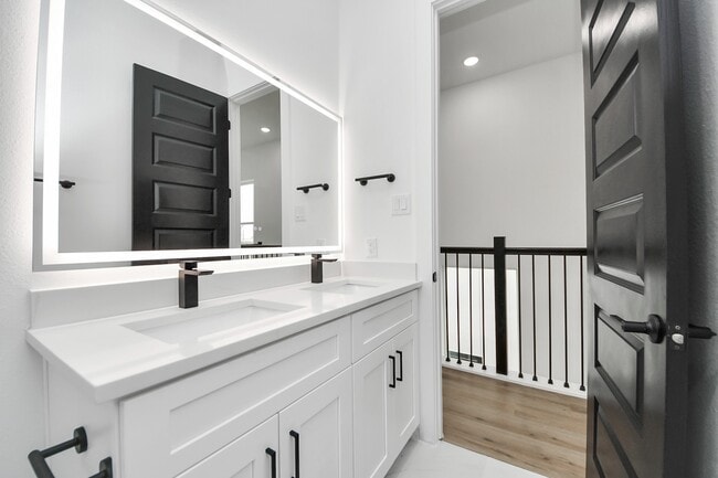 Building Photo - 3308 Hardy St