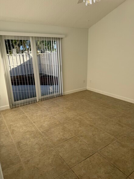 bright and open to to porch - 5604 Eagle Lake Dr