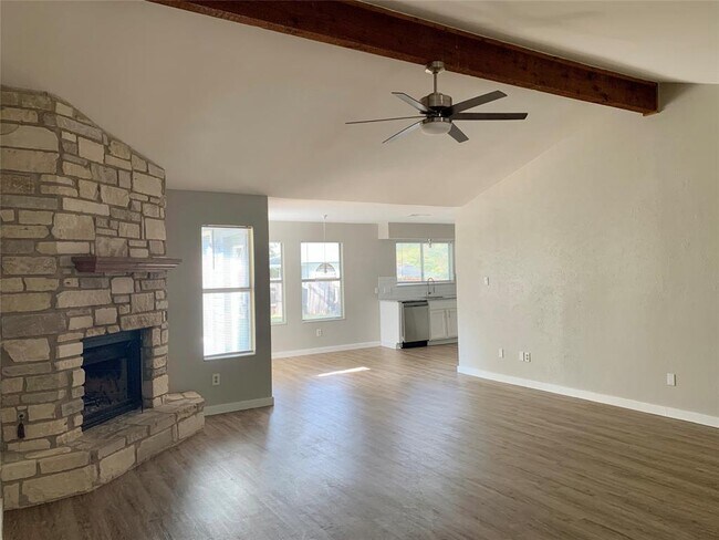 Building Photo - 1604 Middleway Rd