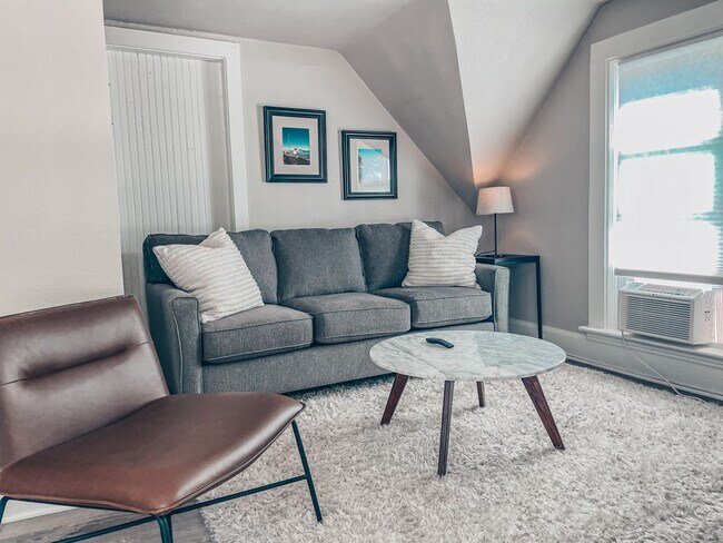 Building Photo - 938 E Dayton St