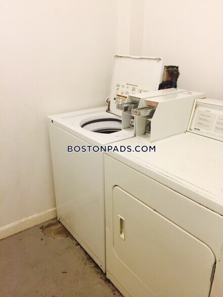 Building Photo - 43 May St