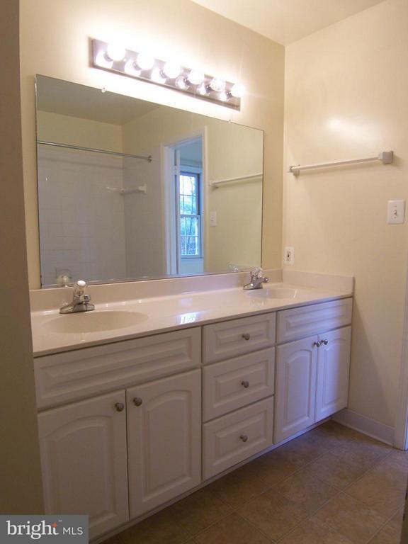 Building Photo - 8502 Lakinhurst Ln