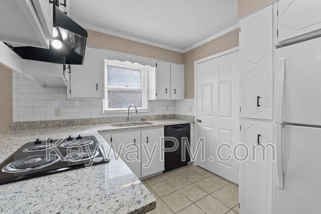 Building Photo - 2320 Greengate Dr