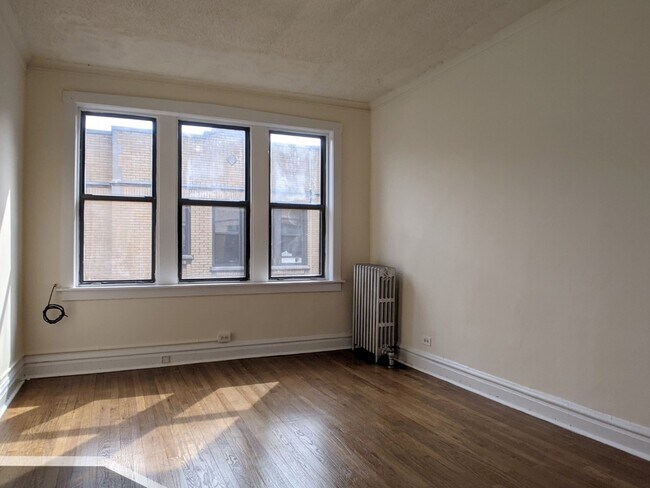 Building Photo - 1540 N Kedzie Ave
