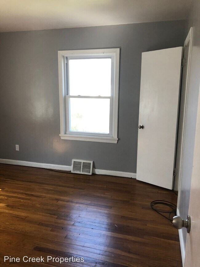 Building Photo - 3 br, 1.5 bath House - 1819 Maywood Rd