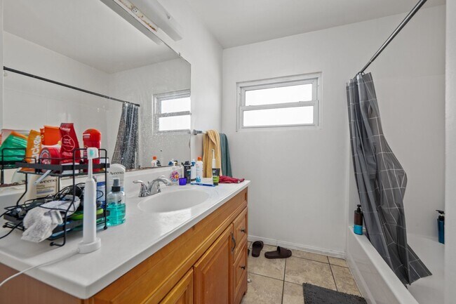Building Photo - 5379 E Falls View Dr