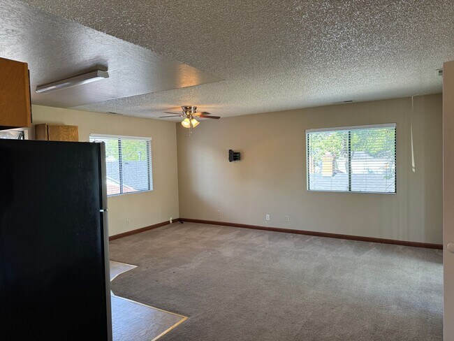Building Photo - Caliente 4-plex