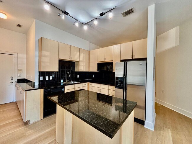 Building Photo - MOVE IN NOW OCTOBER RENT FREE - 1 Bedroom ...
