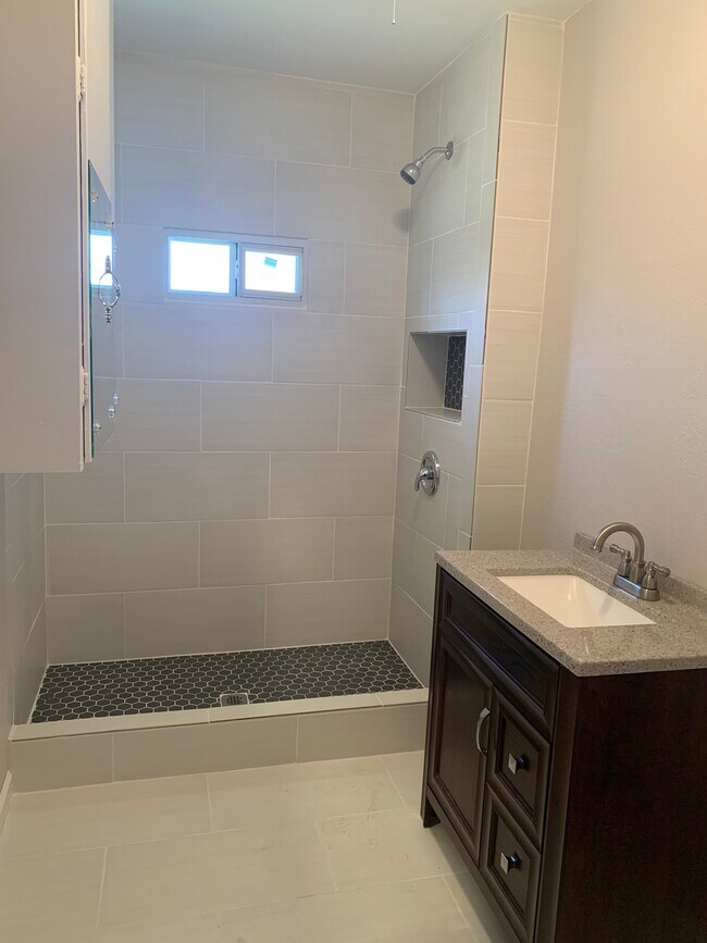 Building Photo - 802 S Fairmont St