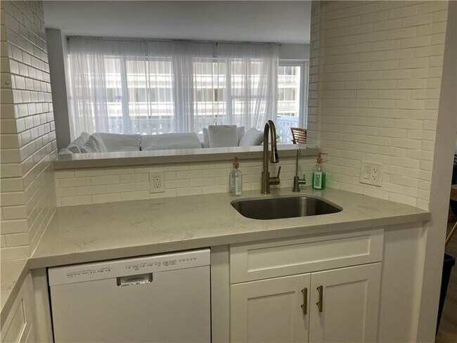 Building Photo - 4010 Galt Ocean Dr