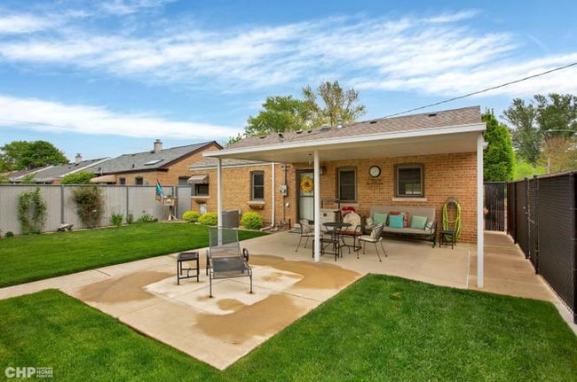 Building Photo - 9642 S Knox Ave