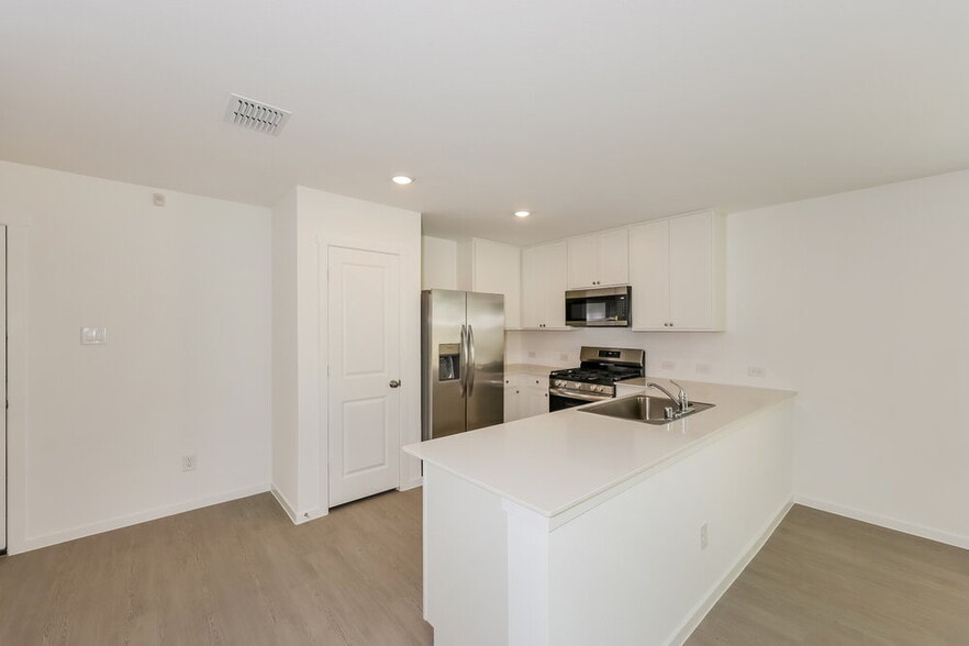 Building Photo - 2205 La Vis Ln